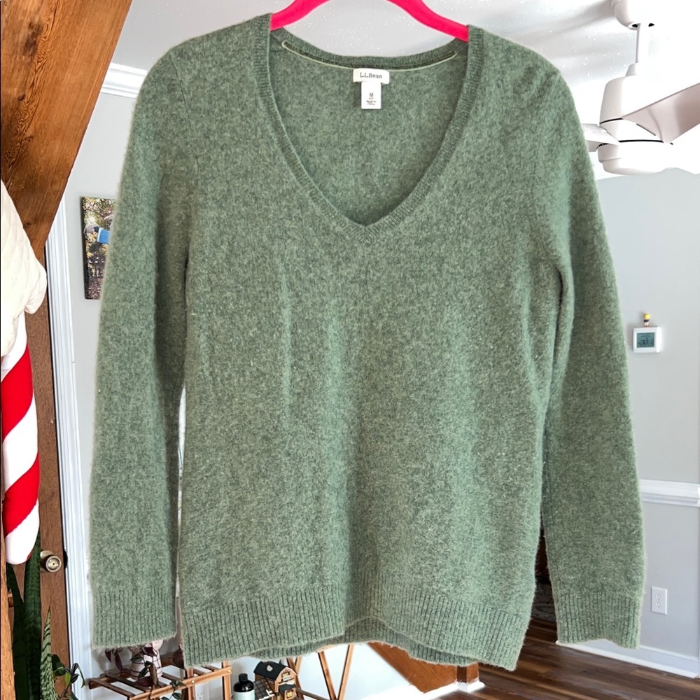 L.L. Bean Women's Green Sweater - Picture 4 of 7